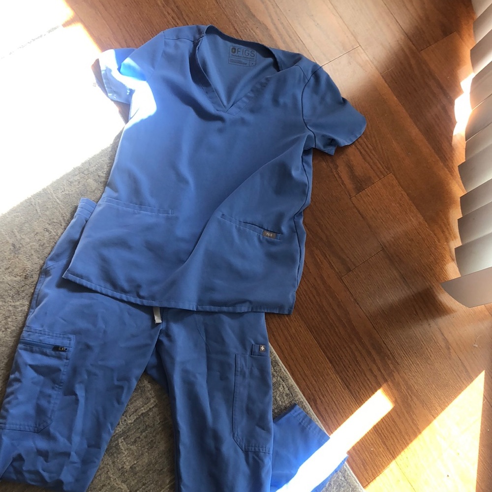 FIGS ceil blue scrub set